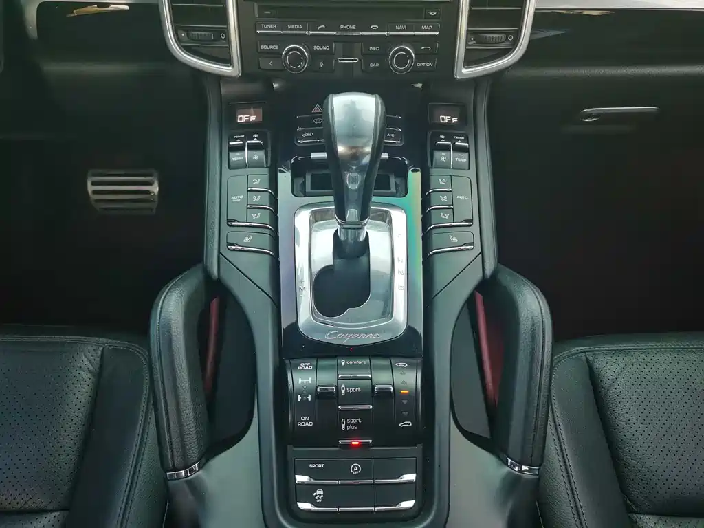 Porsche Cayenne 2015 — фото 24
