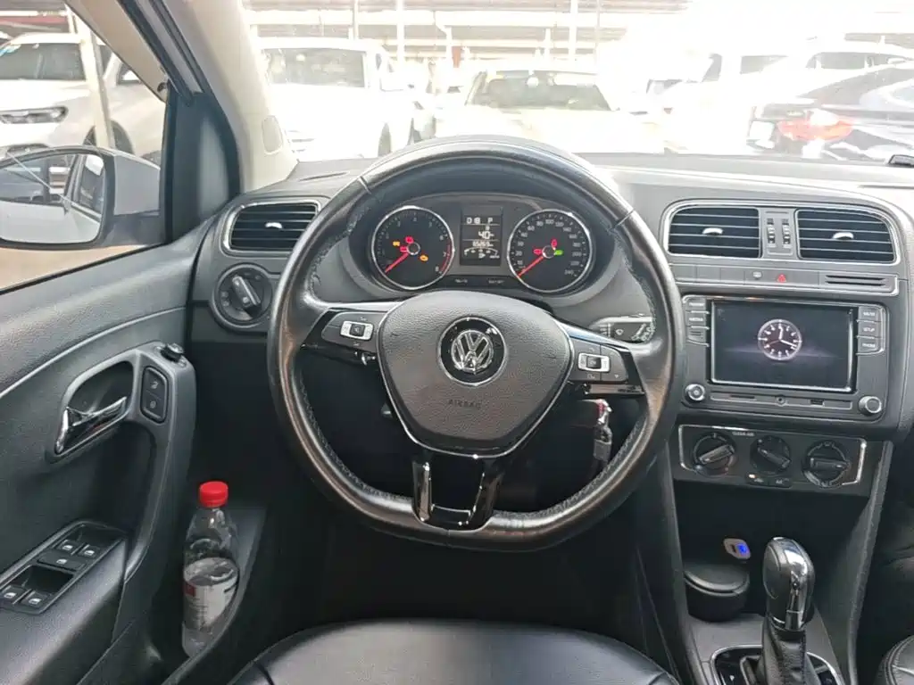 Volkswagen Polo 2017 — фото 11