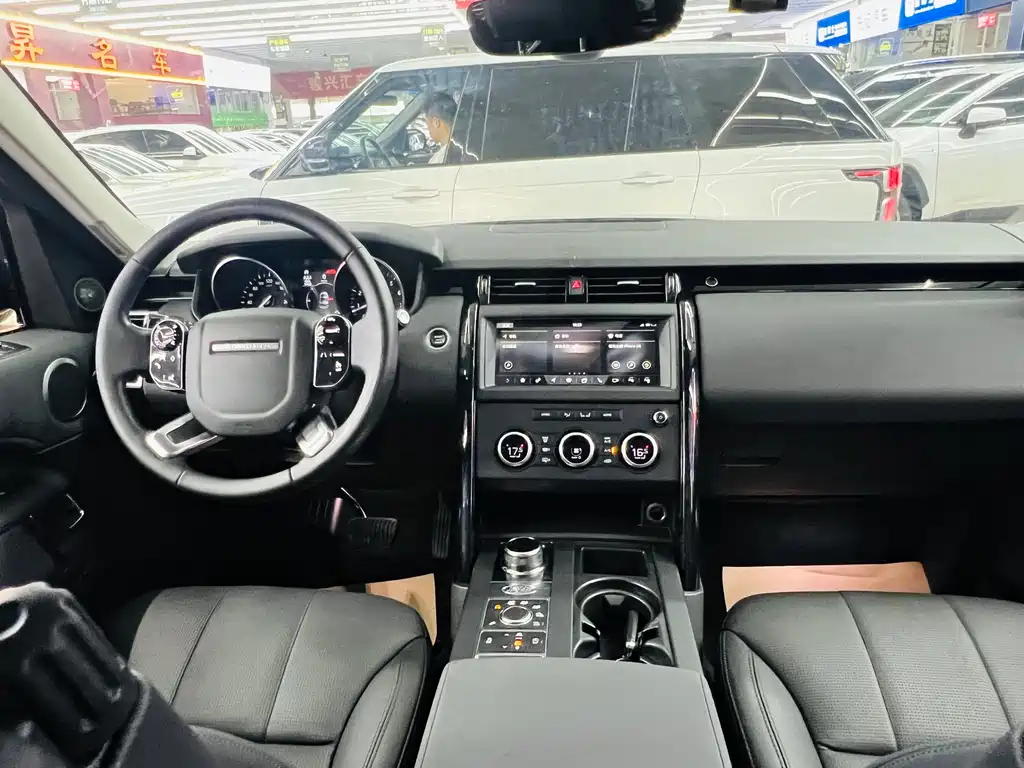 Land Rover Discovery 2019 — фото 9