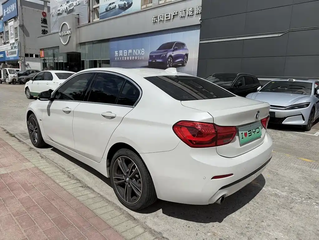 BMW 1 Series 2018 — фото 9