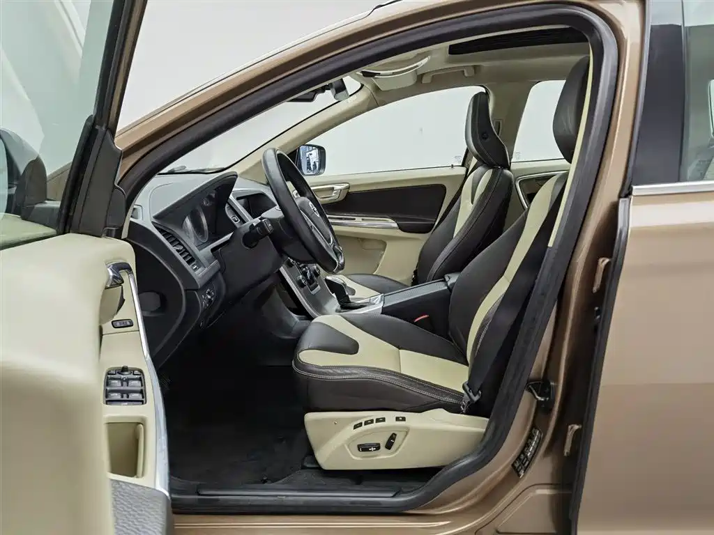 Volvo XC60 2013 — фото 10