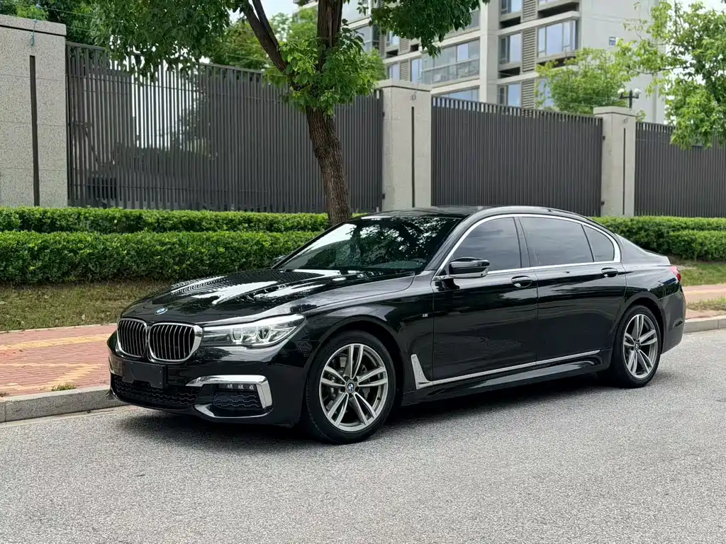 BMW 7 Series 2019 — фото 1