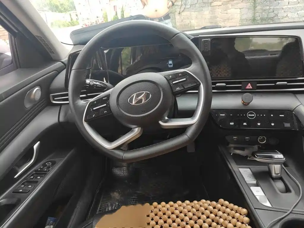 Hyundai Elantra 2023