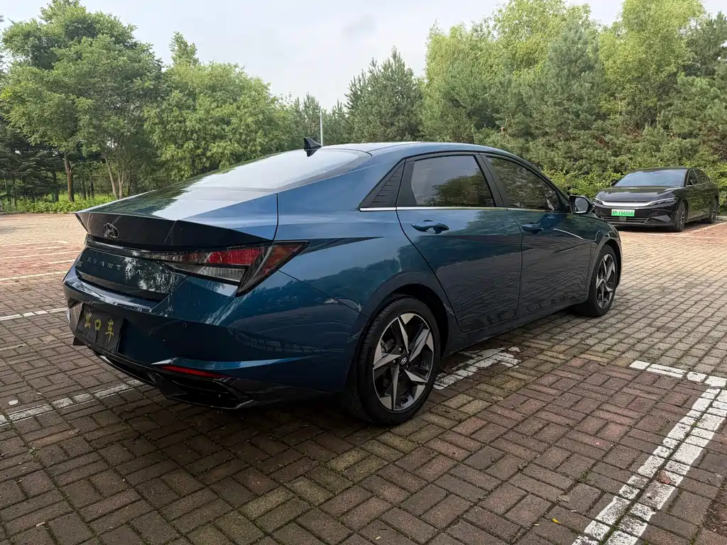Hyundai Elantra 2022