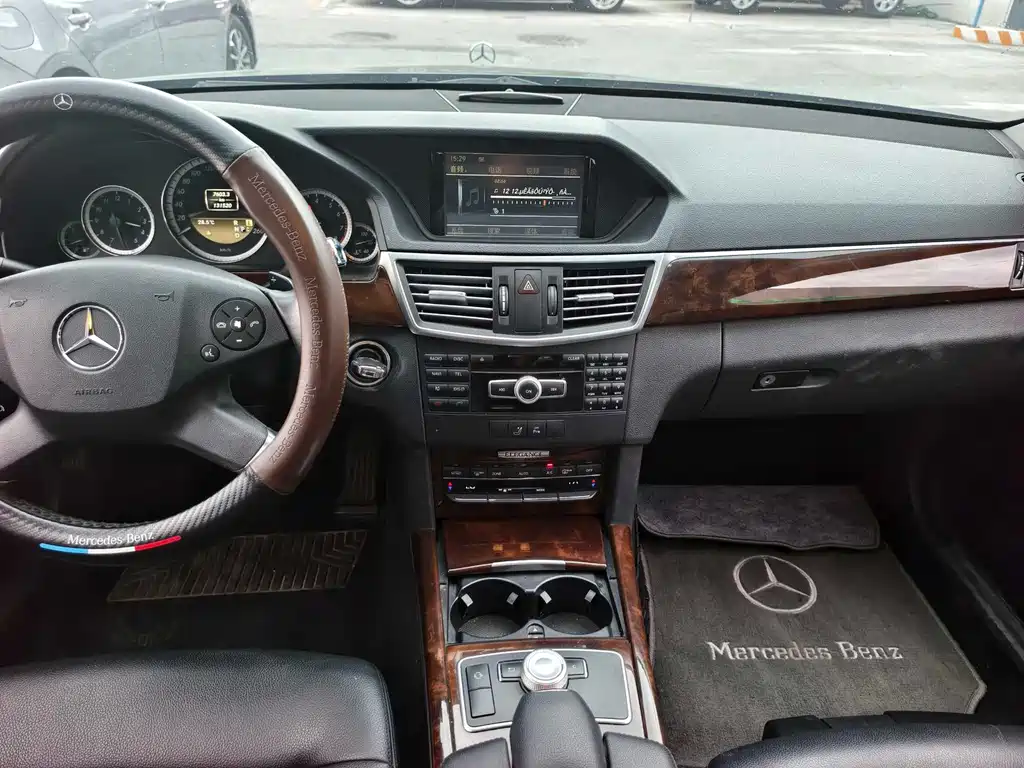 Mercedes-Benz E-Class 2012 — фото 12