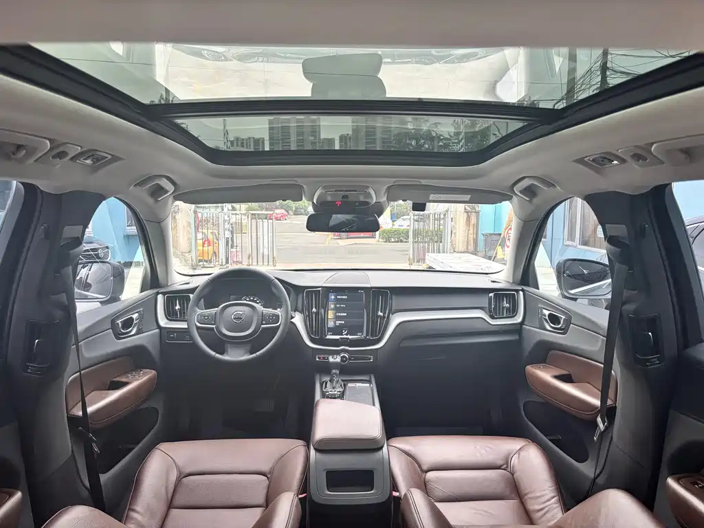 Volvo XC60 2020 — фото 12