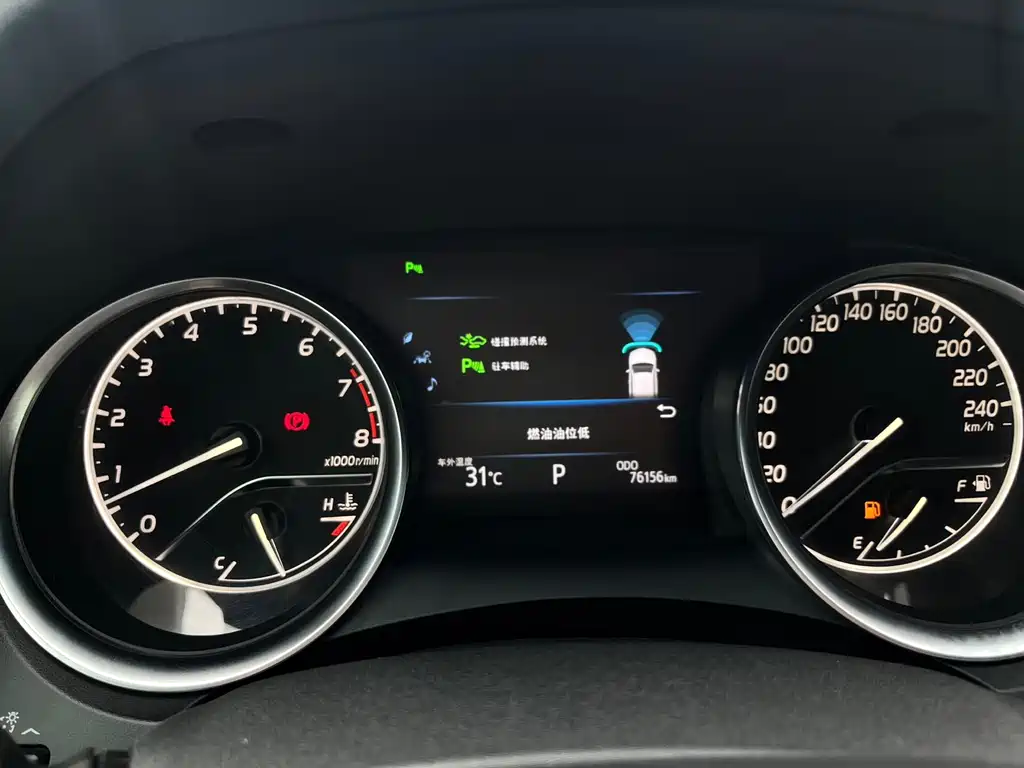 Toyota Camry 2018 — фото 15