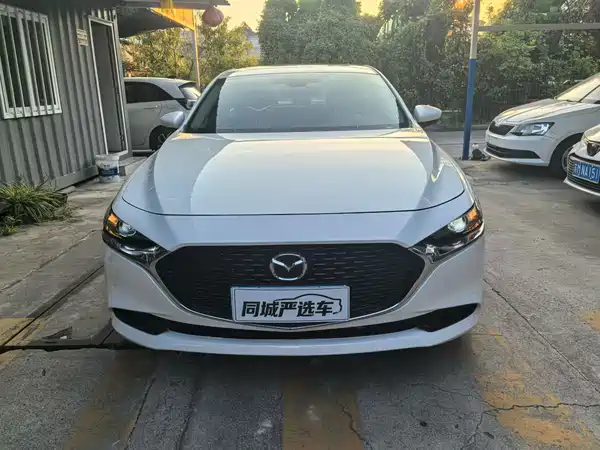 Mazda 3 Axela 2022