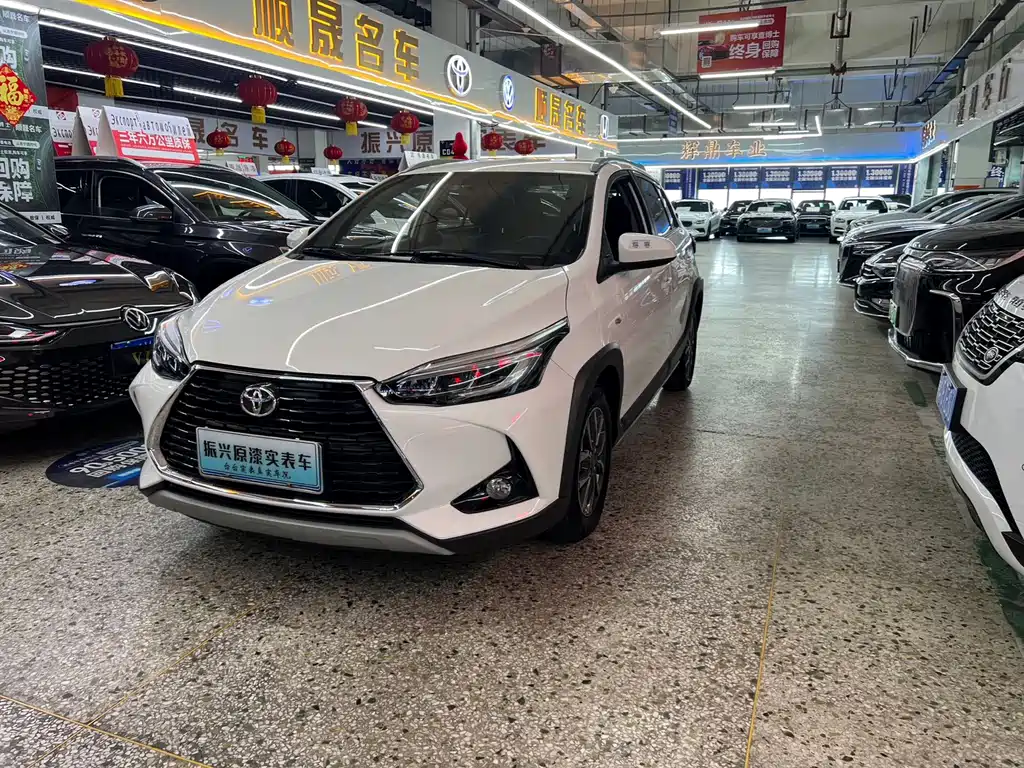 Toyota Yaris L 2023