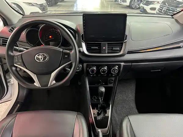 Toyota Yaris L 2023