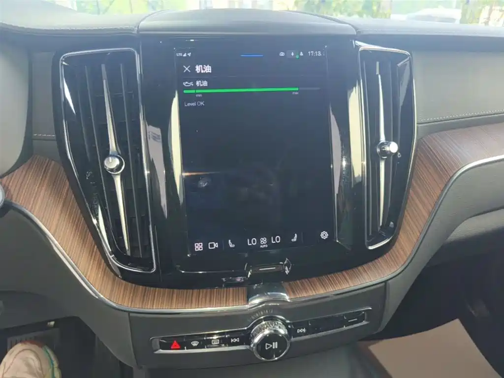 Volvo XC60 PHEV 2024 — фото 13