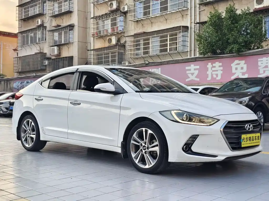 Hyundai Elantra 2017 — фото 3