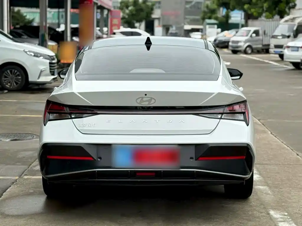 Hyundai Elantra 2025 — фото 10