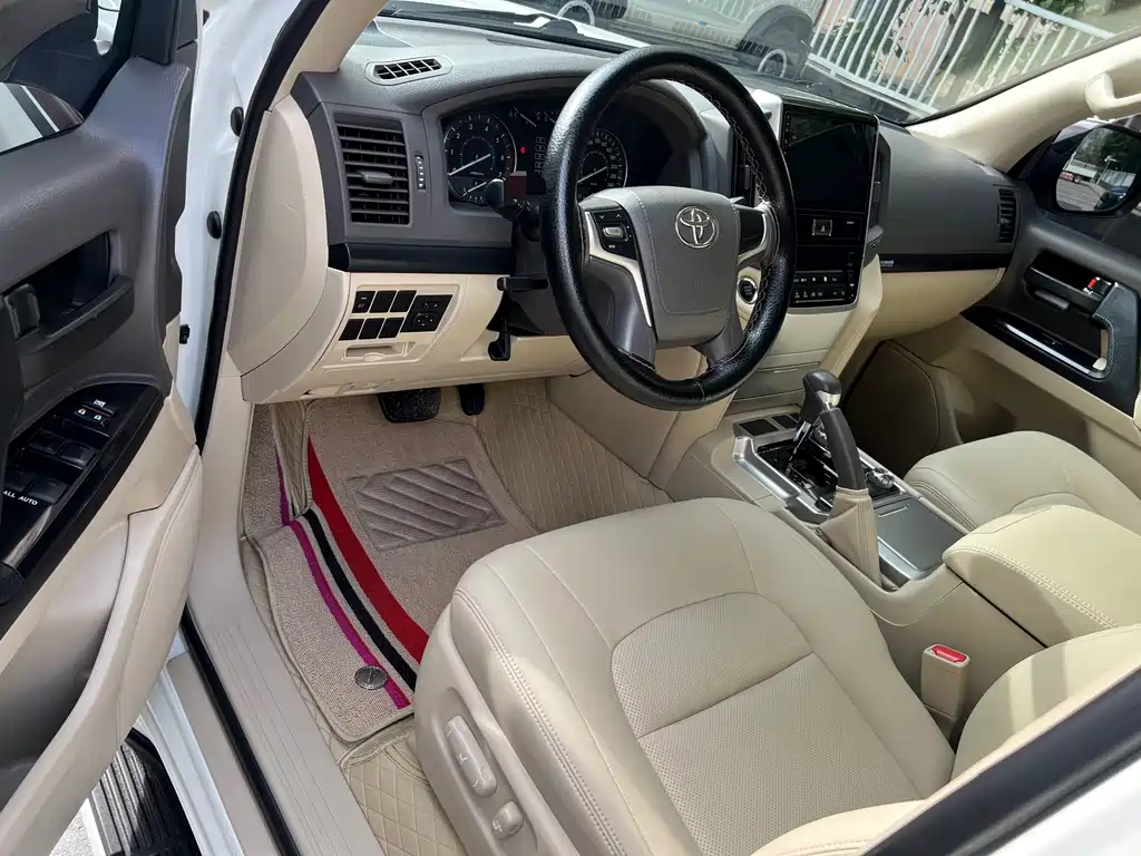 Toyota Land Cruiser 2019 — фото 4