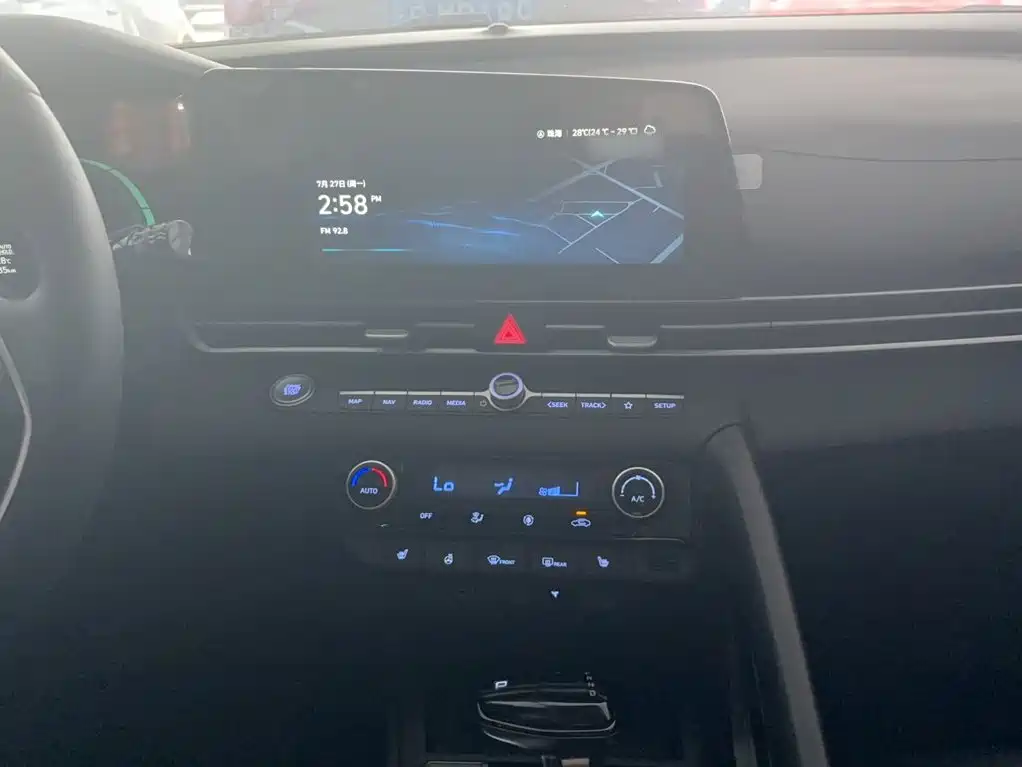 Hyundai Elantra 2025