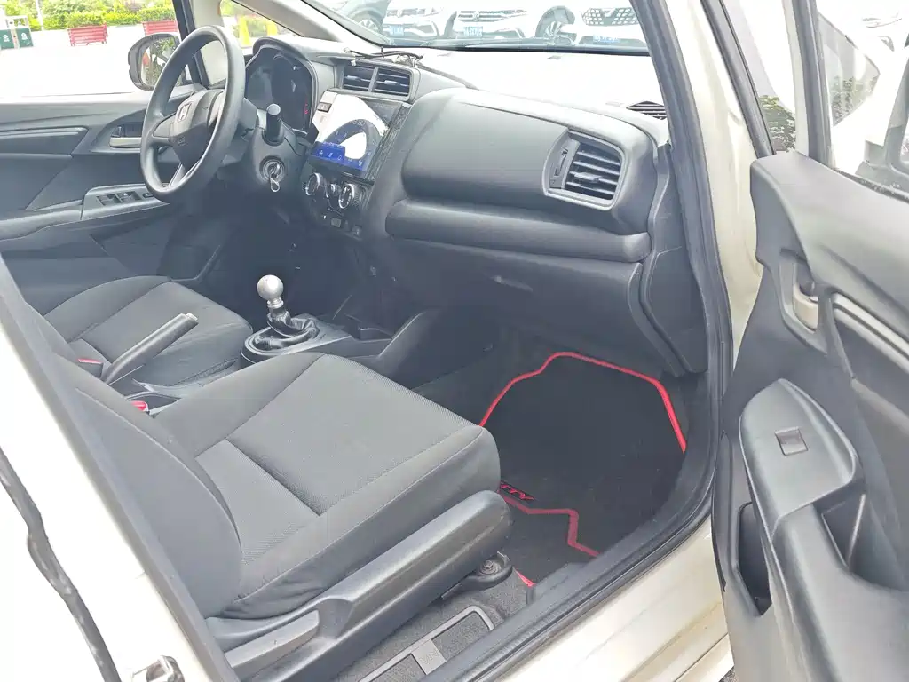 Honda Fit 2018 — фото 10