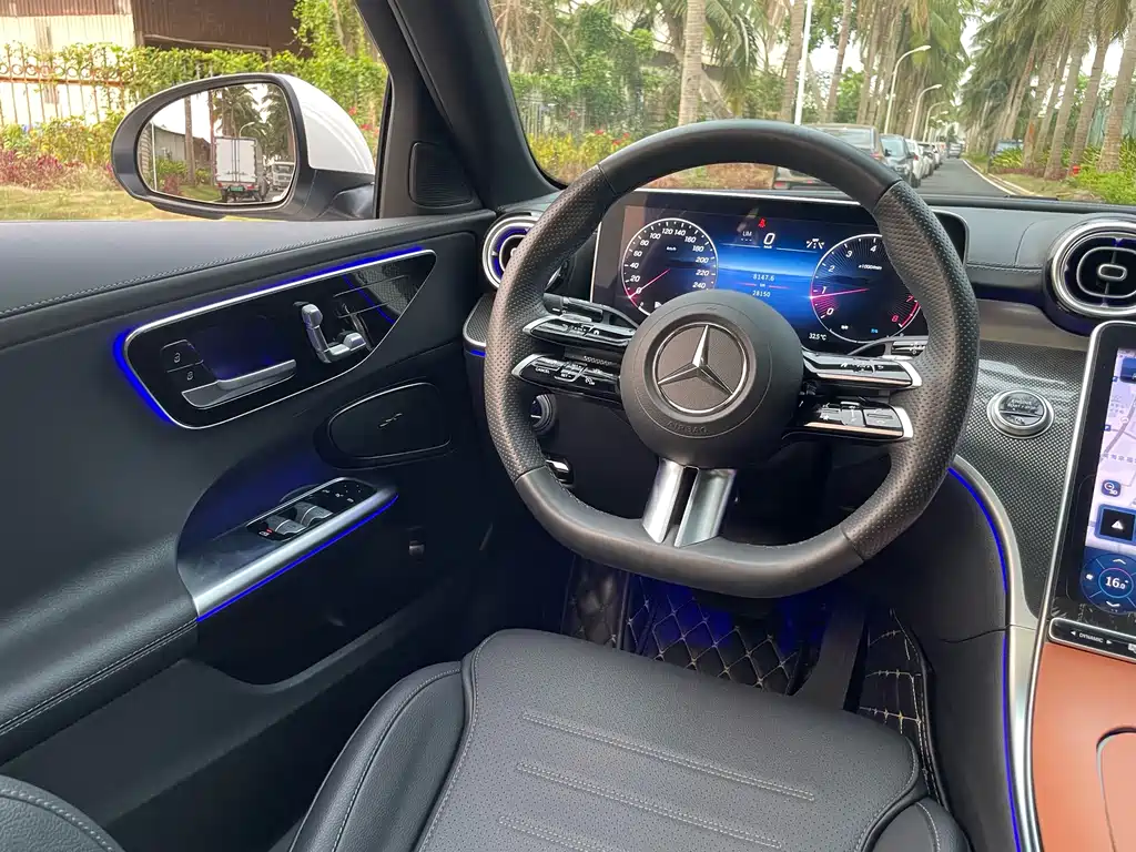 Mercedes-Benz C-Class 2023 — фото 18