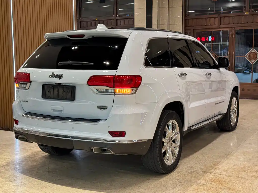 Jeep Grand Cherokee 2014 — фото 4