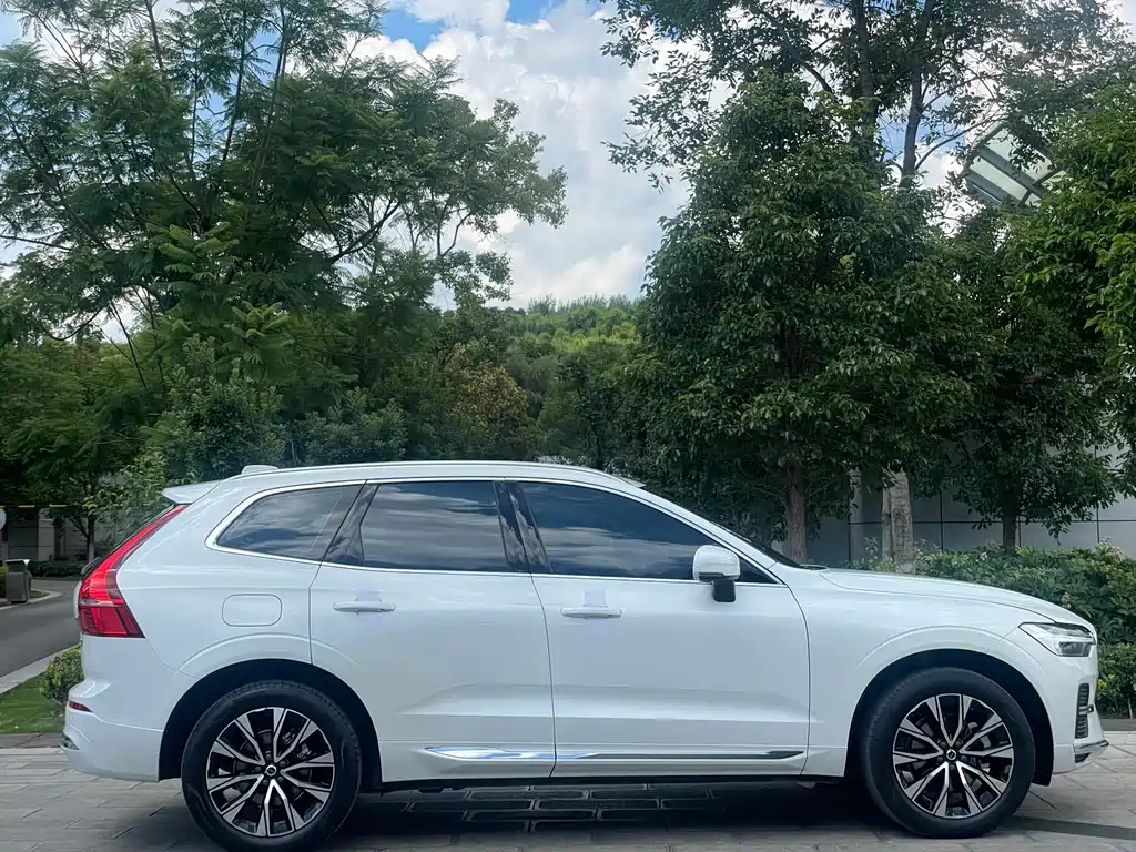 Volvo XC60 2022 — фото 4