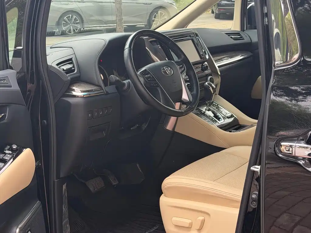 Toyota Alphard 2018 — фото 9