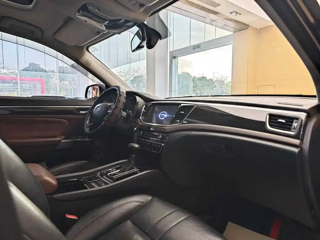 GAC Motor Trumpchi GS8 2017 — фото 32