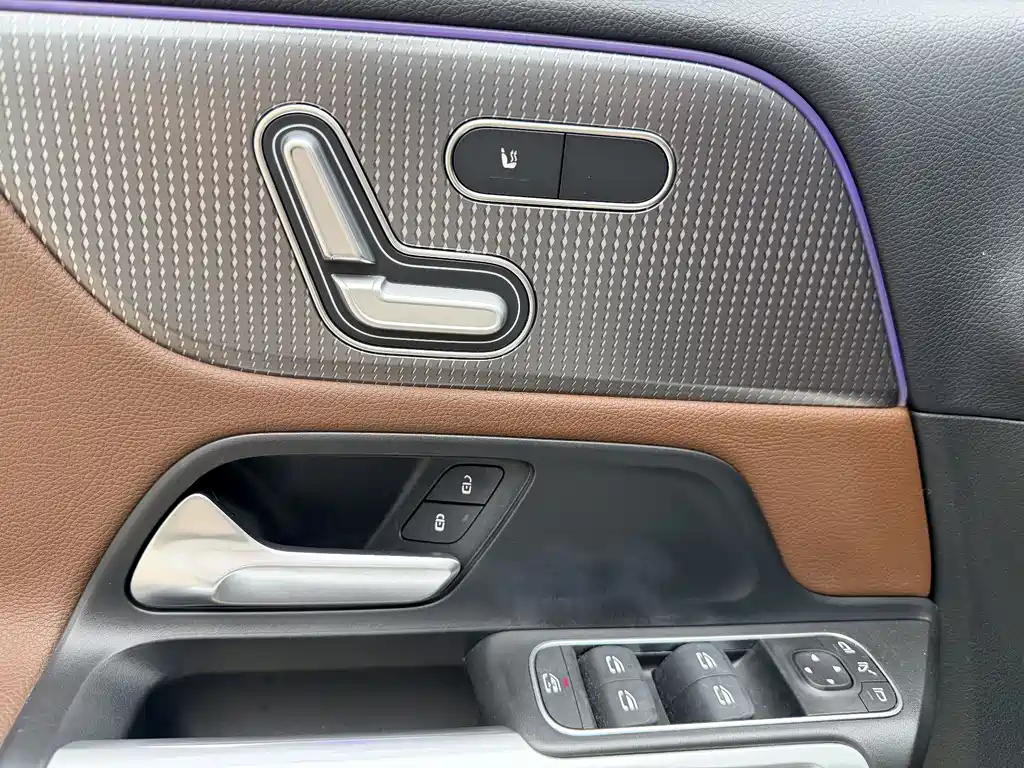 Mercedes-Benz GLB 2021 — фото 18