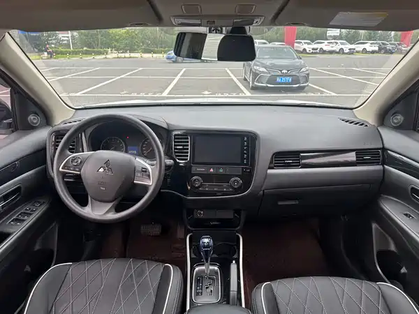 Mitsubishi Outlander 2021