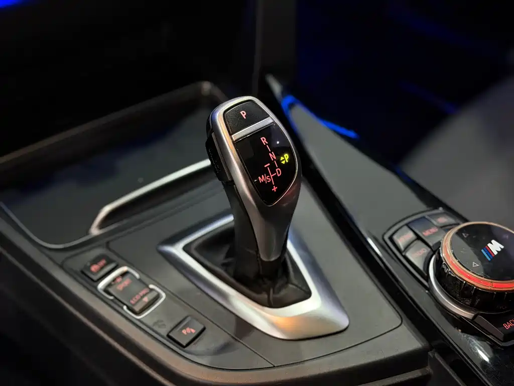 BMW 3 Series 2017 — фото 13