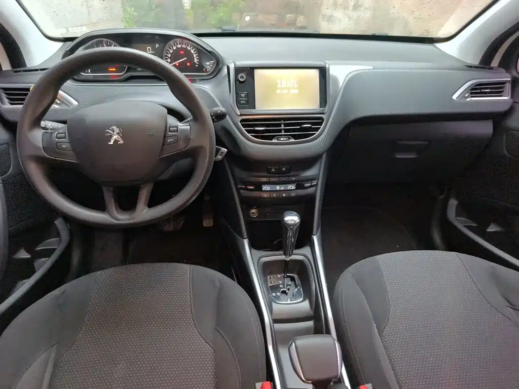 Peugeot 2008 2016 — фото 13