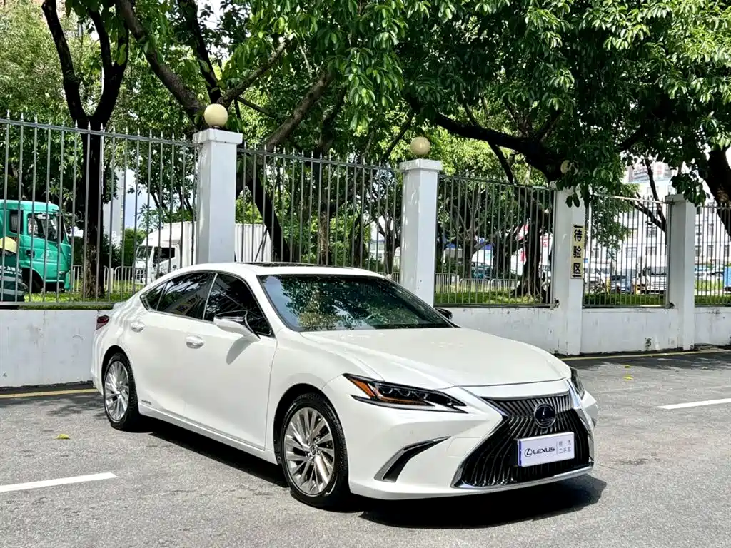 Lexus ES 2019 — фото 3