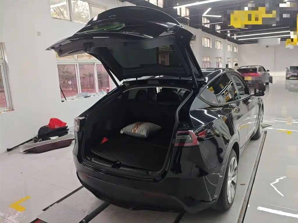 Tesla Model Y 2023 — фото 15