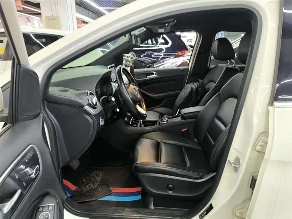 Mercedes-Benz B-Class 2016 — фото 15
