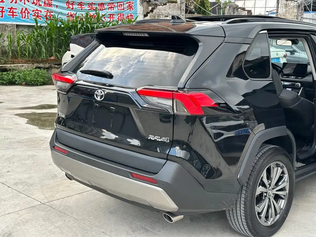 Toyota RAV4 2024 — фото 19
