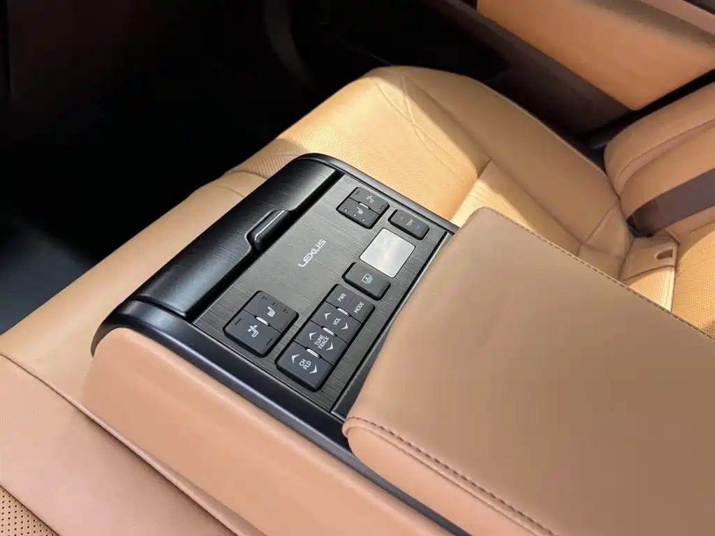 Lexus ES 2019 — фото 12
