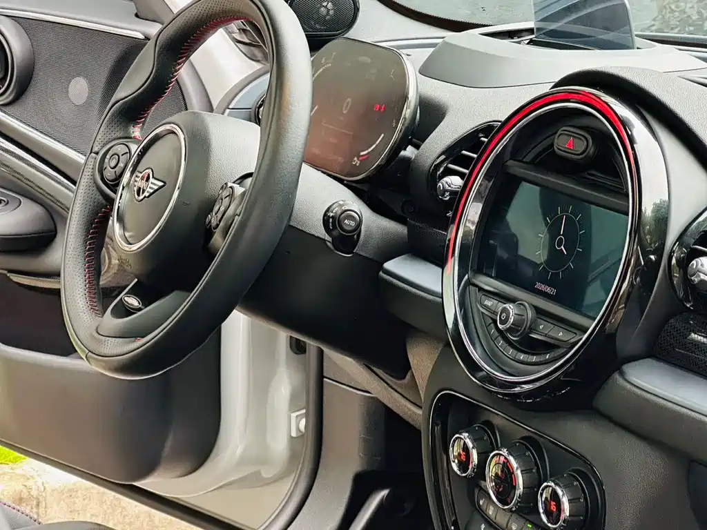 MINI JCW Clubman 2021 — фото 11