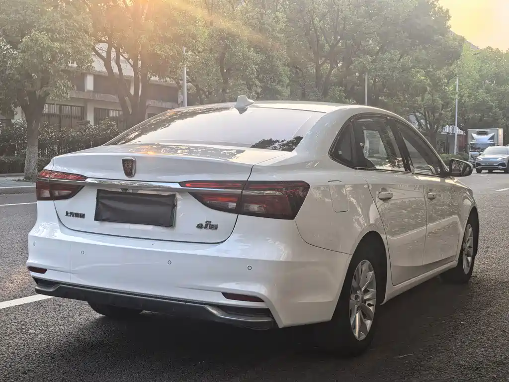 Roewe i6 New Energy 2017 — фото 5