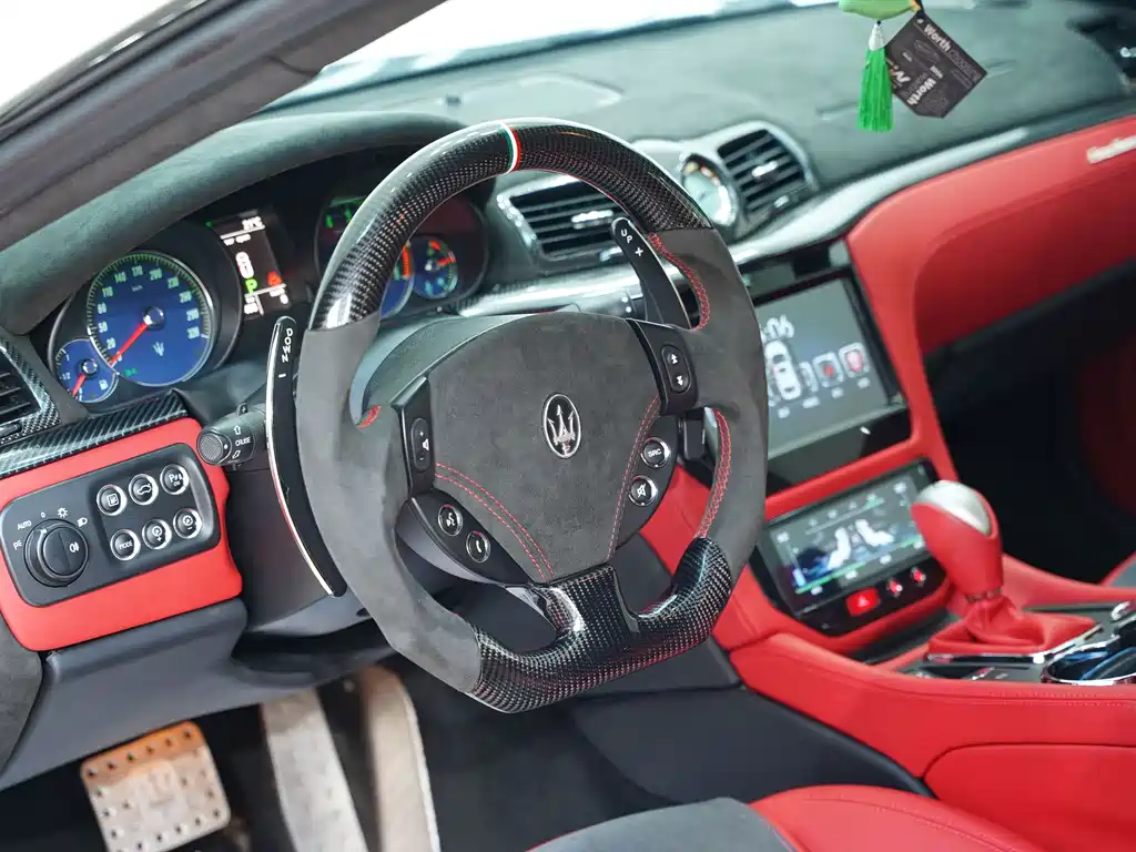 Maserati GranTurismo 2014 — фото 12