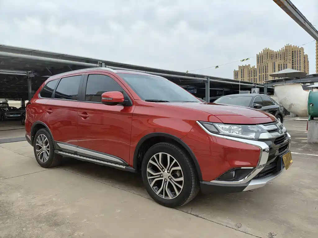 Mitsubishi Outlander 2018 — фото 2