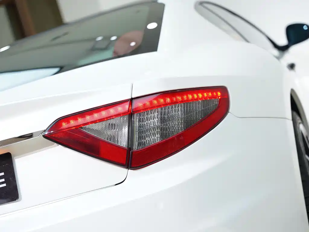 Maserati GranTurismo 2014 — фото 7