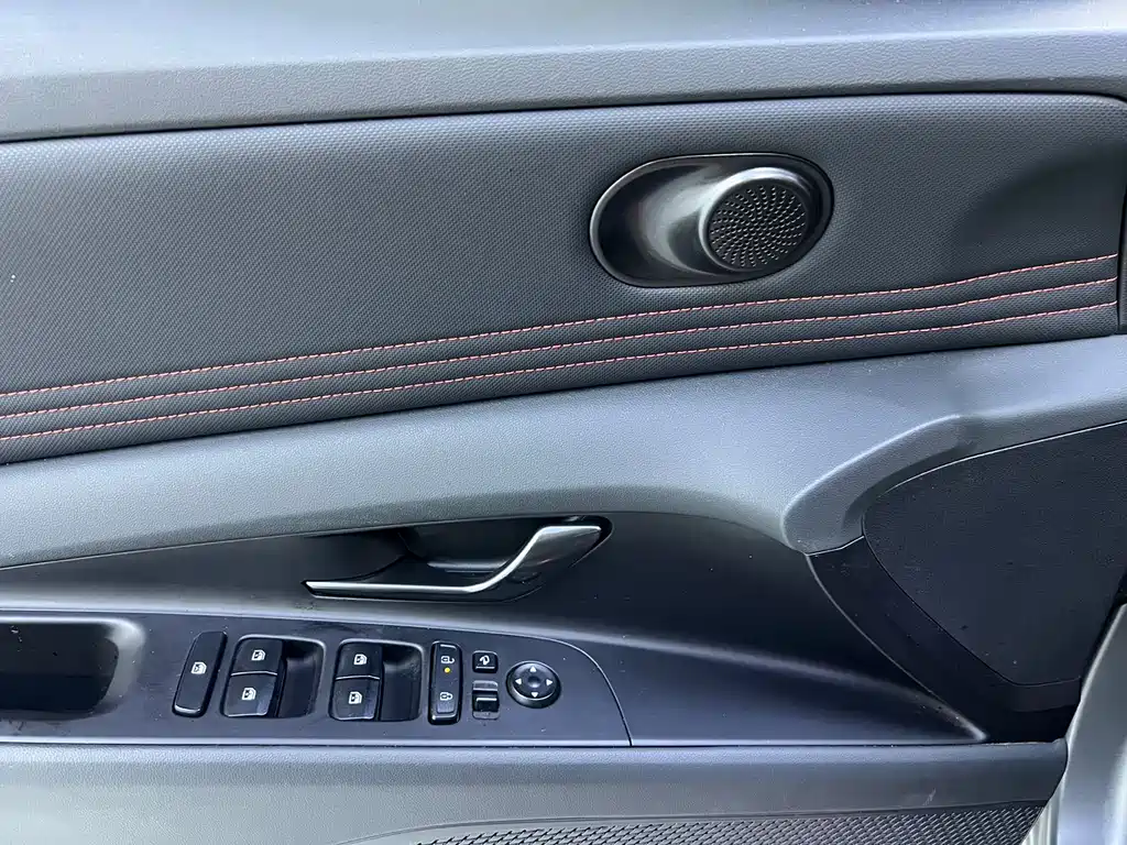 Hyundai Elantra 2025 — фото 4