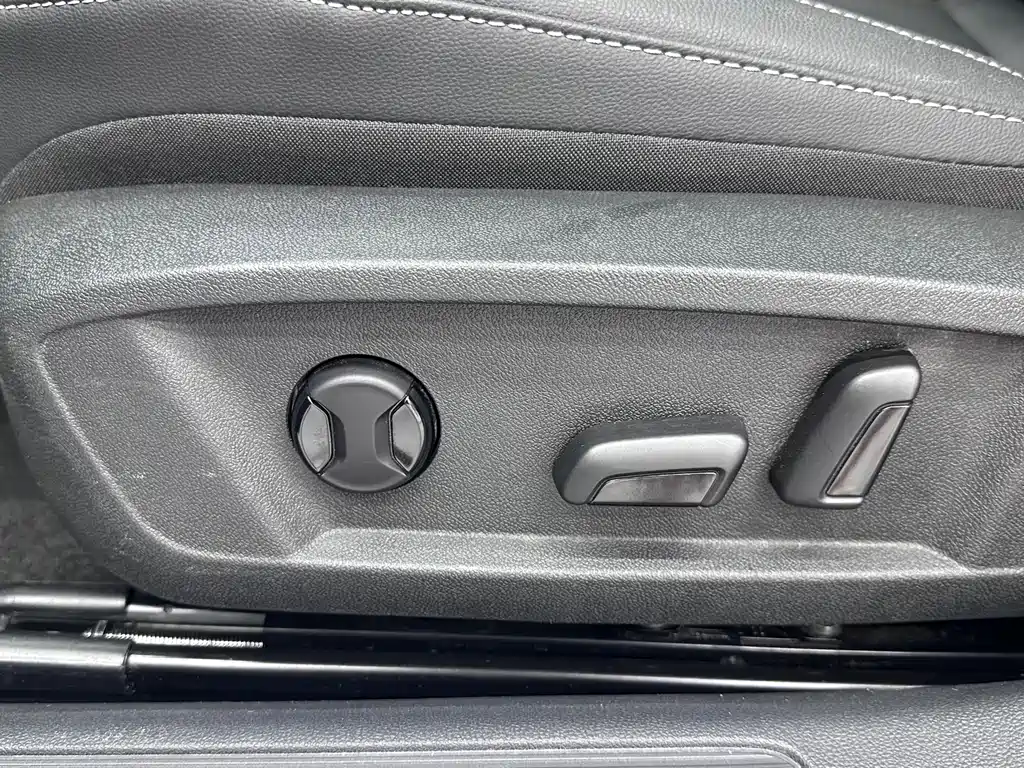 Volkswagen Passat 2023 — фото 14
