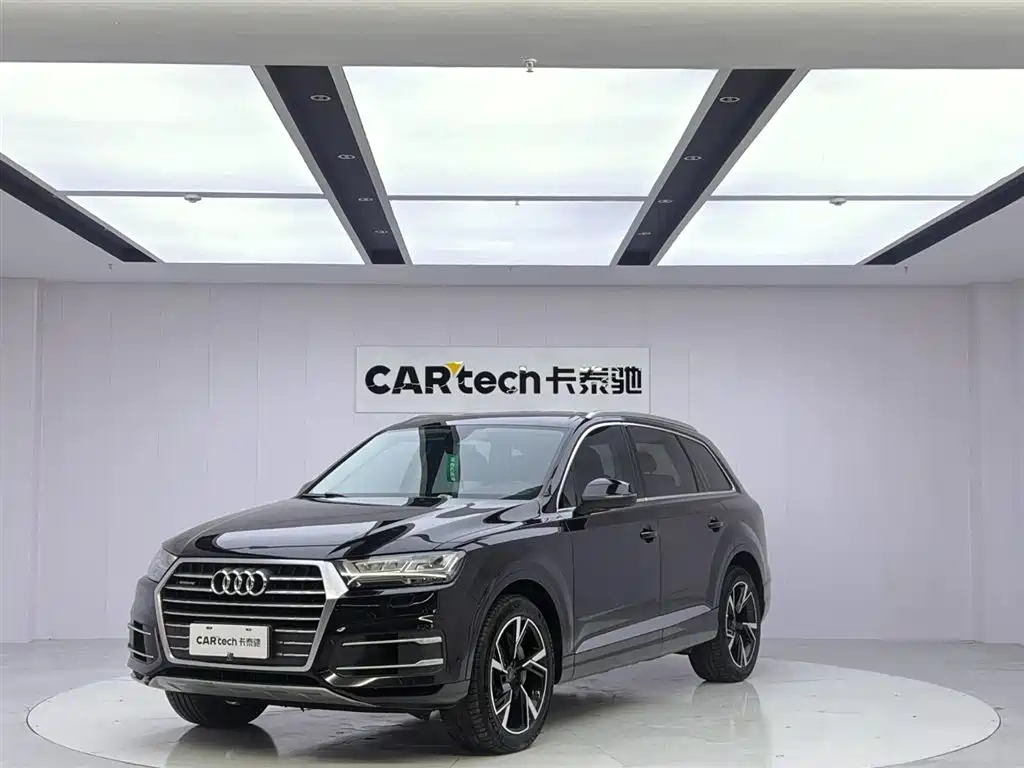 Audi Q7 2019 — фото 1