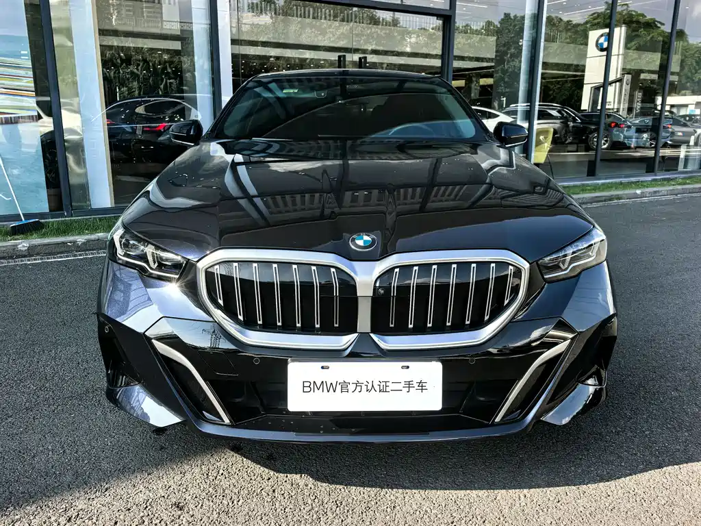 BMW 5 Series 2025 — фото 2