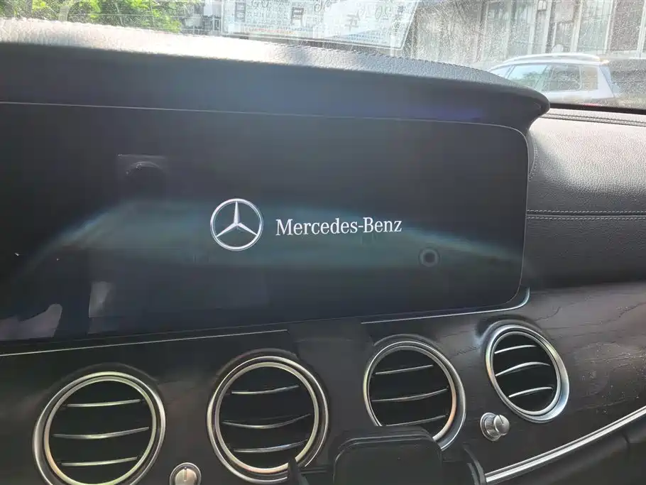 Mercedes-Benz E-Class 2018 — фото 13