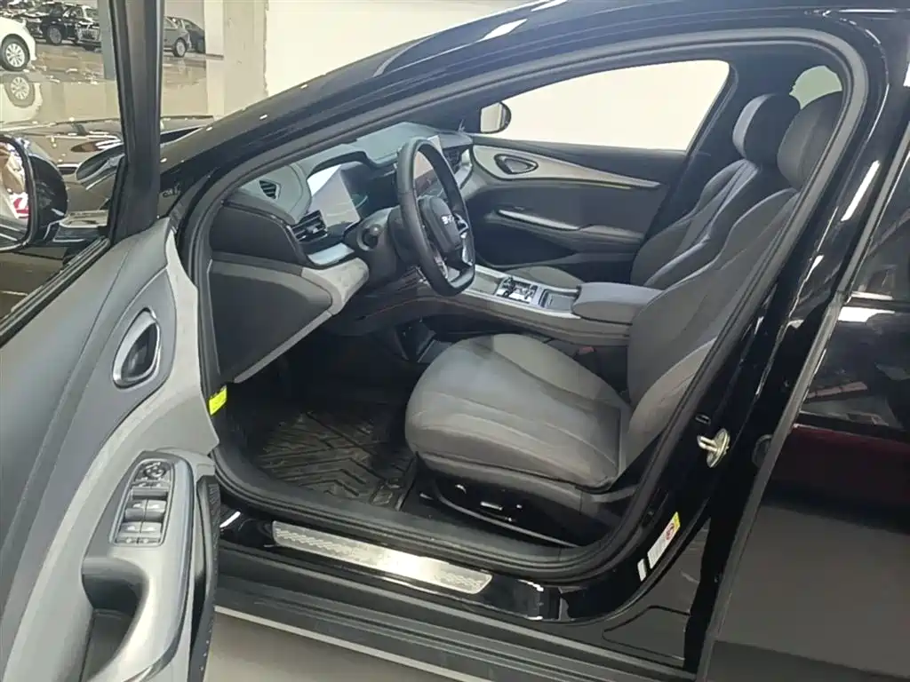 BYD Seal 07 DM-i 2025 — фото 16