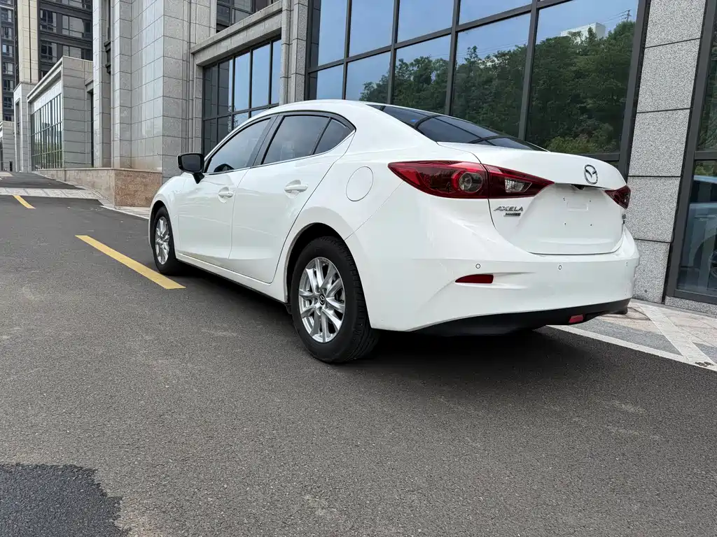 Mazda 3 Axela 2017 — фото 4