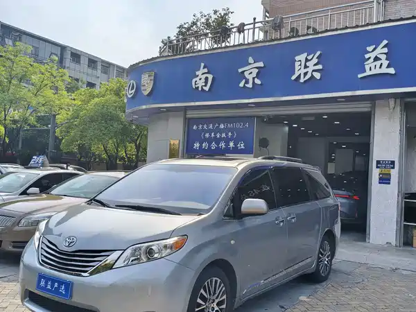 Toyota Sienna 2015