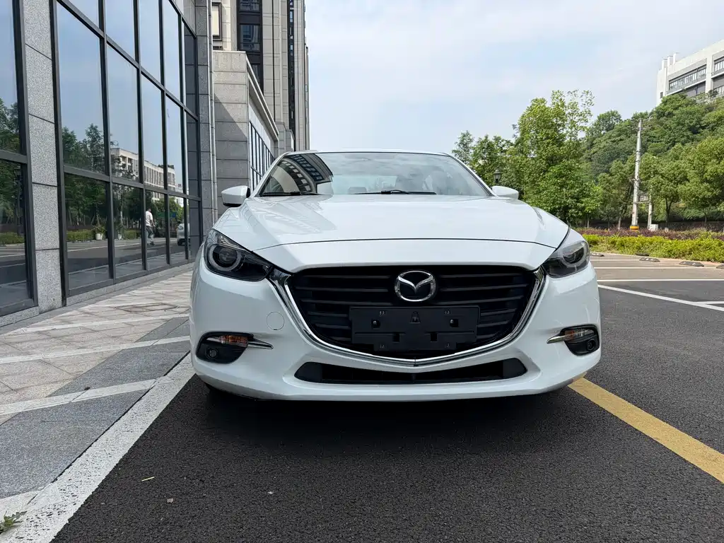 Mazda 3 Axela 2017 — фото 2