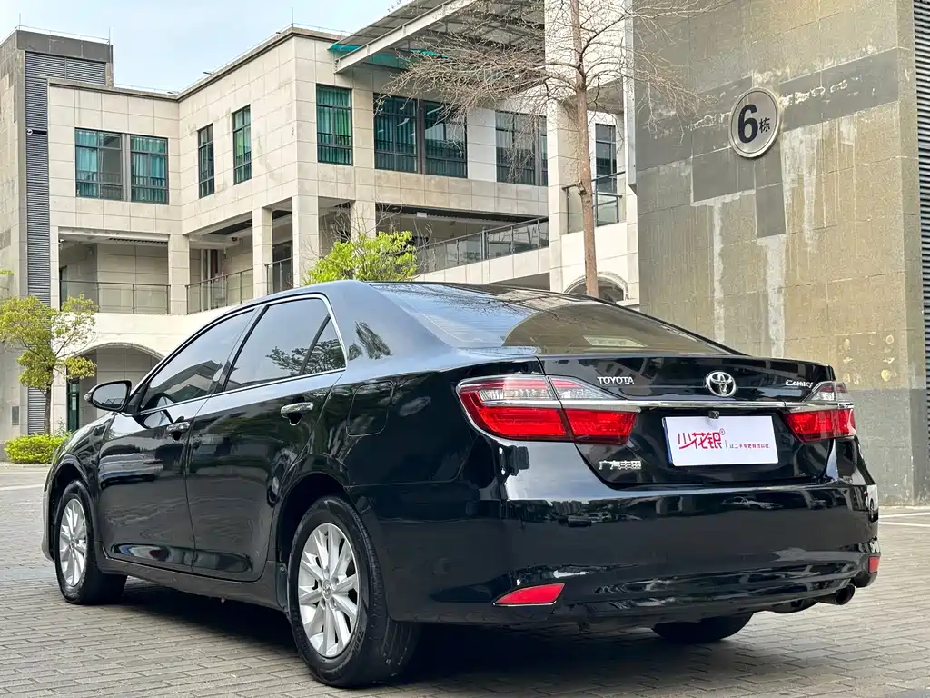Toyota Camry 2015 — фото 7