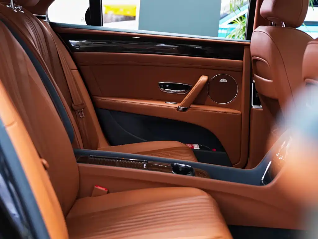 Bentley Flying Spur 2018 — фото 21